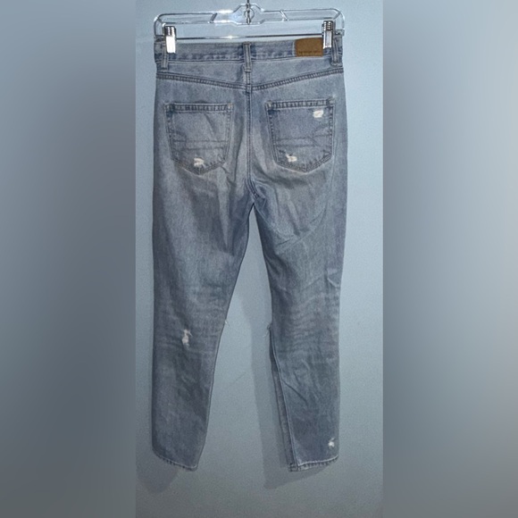 ~american eagle Women's Distressed Blue Jeans - Picture 3 of 6